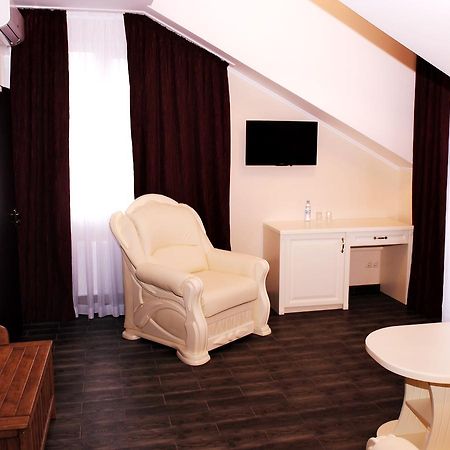 Hotel Restaurant Complex Roman'S Visenyki Kültér fotó