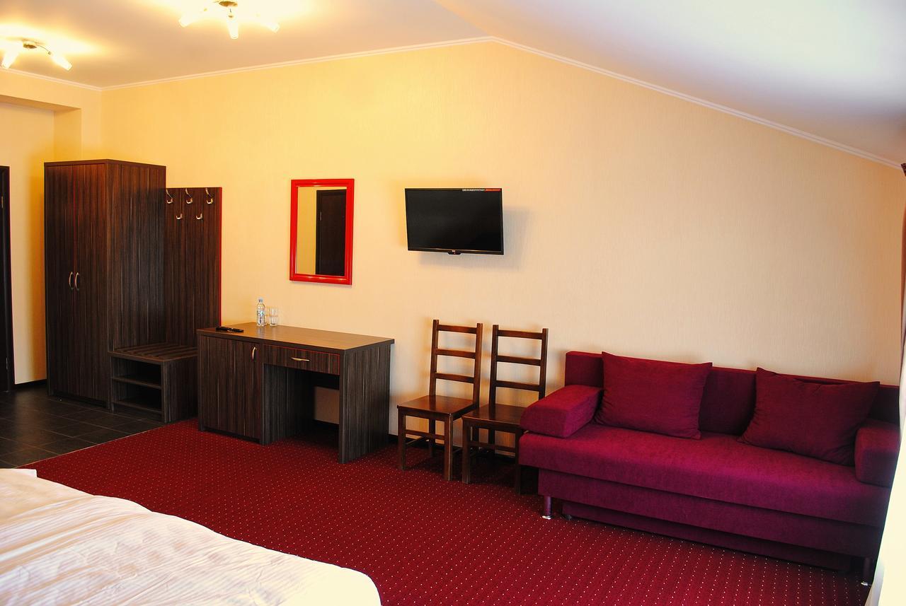 Hotel Restaurant Complex Roman'S Visenyki Kültér fotó