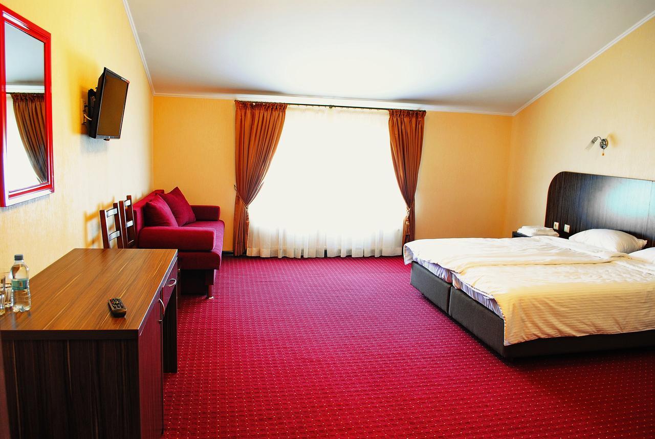 Hotel Restaurant Complex Roman'S Visenyki Kültér fotó