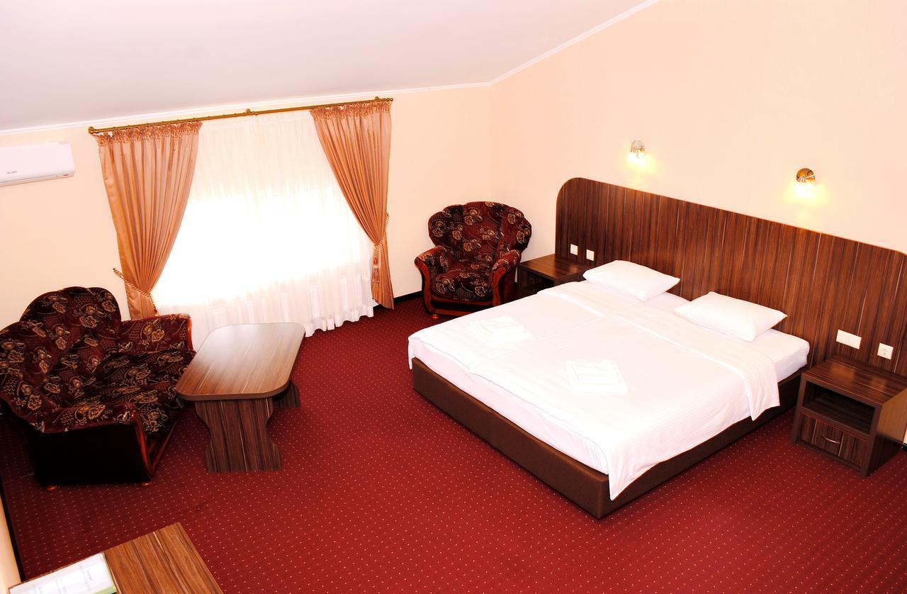 Hotel Restaurant Complex Roman'S Visenyki Kültér fotó
