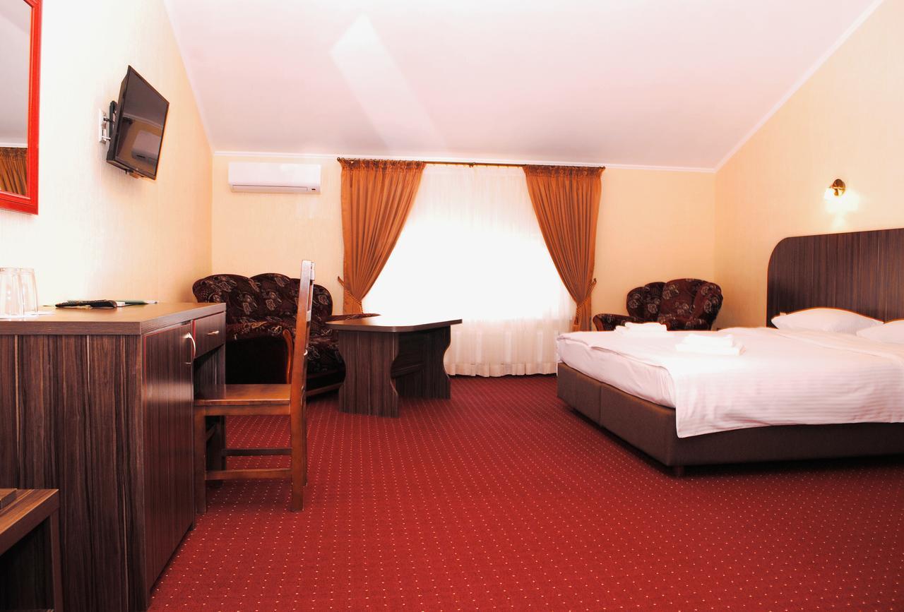 Hotel Restaurant Complex Roman'S Visenyki Kültér fotó